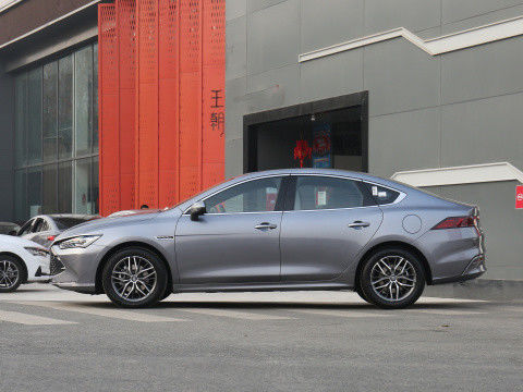राष्ट्रीय VI BYD QIN PLUS 2021 EV DM-I 55KM 1.5L 81kW 4 दरवाजे 5 सीट सेडान