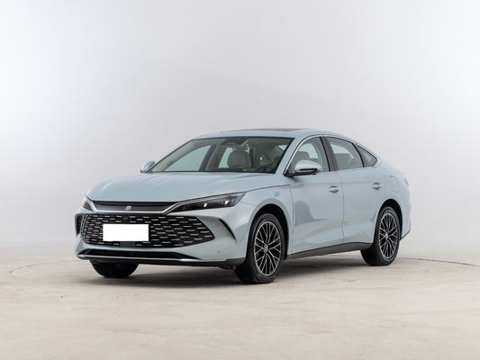 BYD Qin L, D-mi 5.0 तकनीक, व्यापक रेंज 2000KM+. चीन में सबसे लंबी रेंज के साथ PHEV।